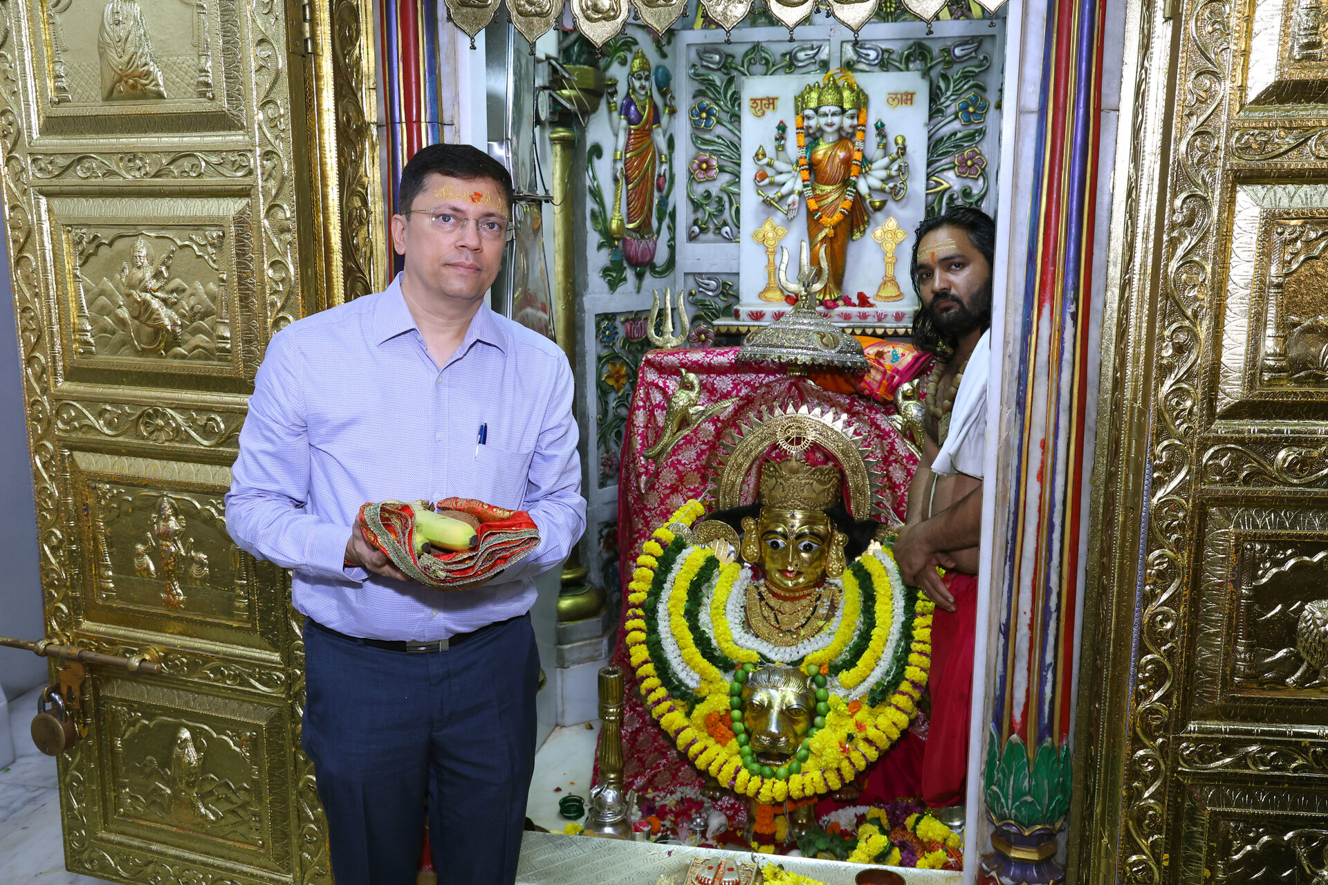 Visiting Devotees