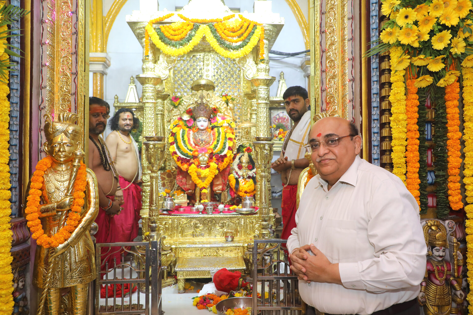 Visiting Devotees